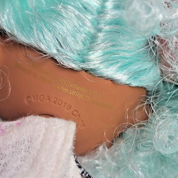 Lol Surprise OMG Winter Chill Icy Gurl 10" inch Doll Curly Teal Hair no Jacket - Picture 6 of 10